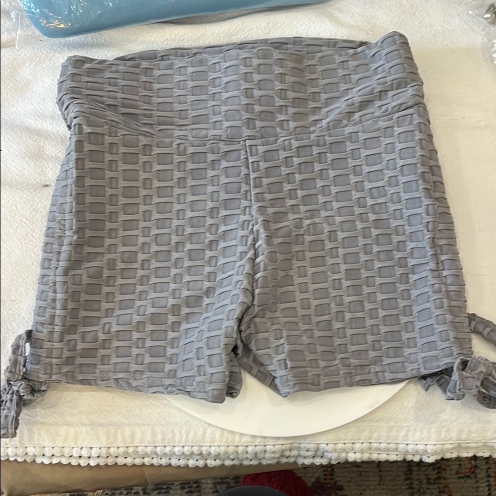 SLIDE Gray Textured Women's Shorts BRAND NEW SIZE SMALL